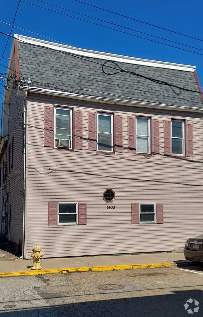 Building Photo - 1400 Middle St