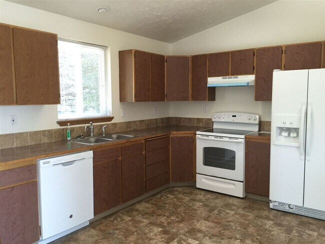Building Photo - $2,100 / 4br - 1969ft2 - ?? Newman Lake 4B...