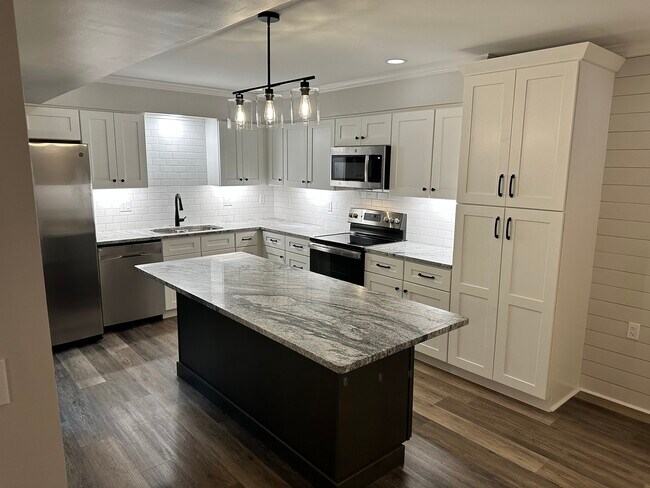 Building Photo - 813 Turkey Foot Ct