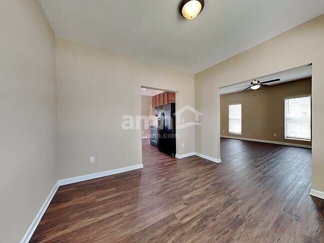 Building Photo - 547 Rockbridge Dr