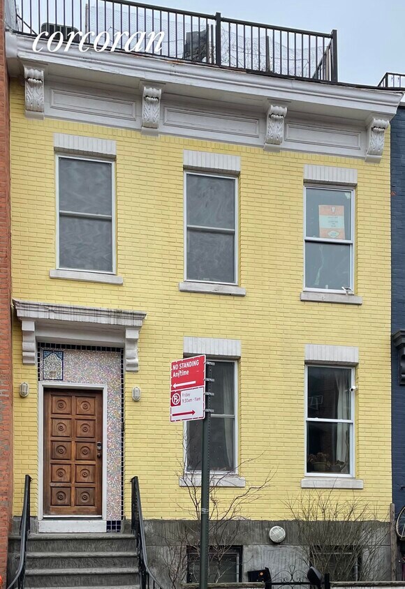 Primary Photo - 249 Hoyt St
