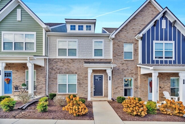 Building Photo - Hendersonville Townhome
