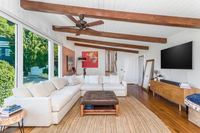 Building Photo - 2385 Sunset Heights Dr