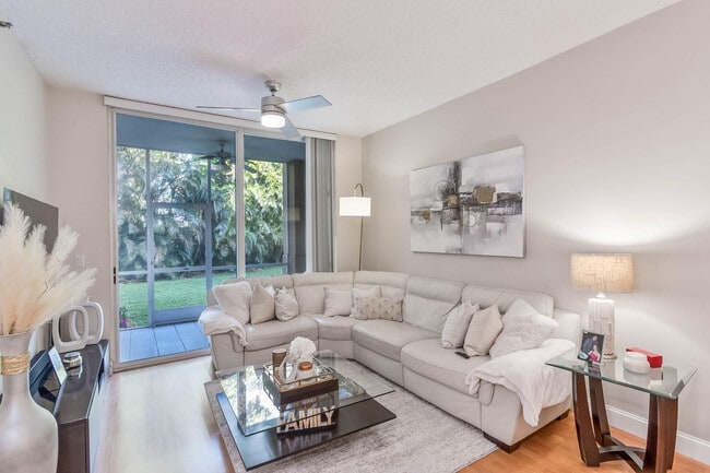 Foto del edificio - 9755 NW 52nd St