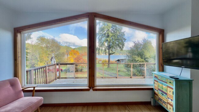 Foto del edificio - Lakefront Loft at Summit Lake with Air Conditioning