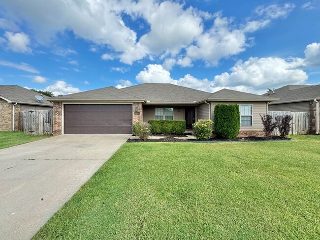 4 bedrooms in quiet Bentonville neighborhood - 4 bedrooms in quiet Bentonville neighborhood House