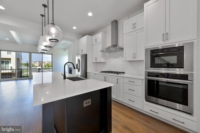 Building Photo - 20686 Glenmont Ter