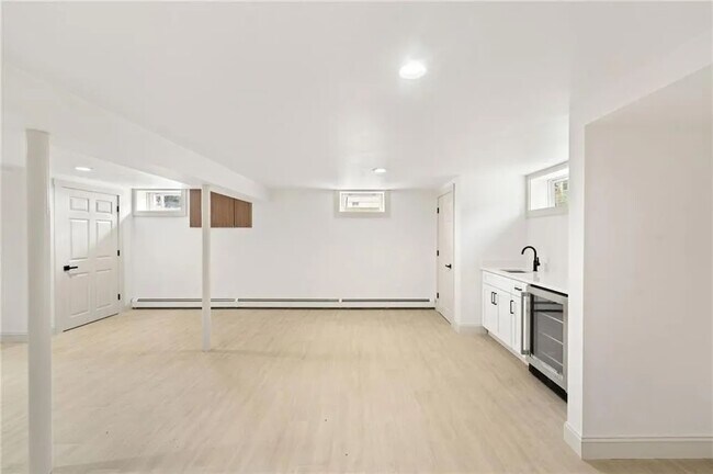 Foto del edificio - 1314 Chalkstone Ave