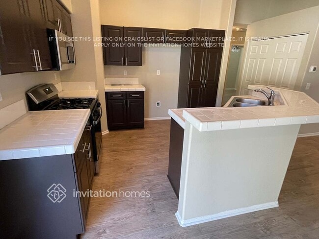 Building Photo - 42550 Blossom Dr