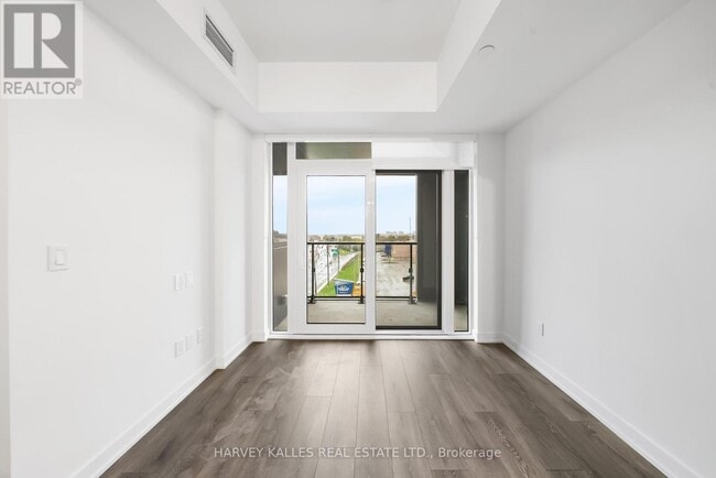 Building Photo - 1007 The Queensway