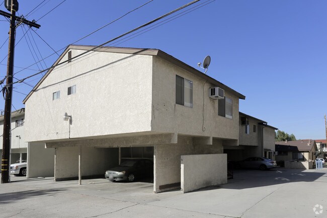 Building Photo - 6324-6326 Comstock Ave