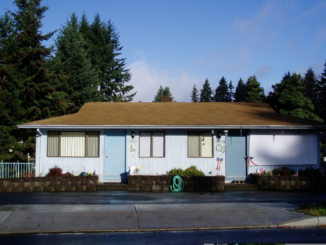 Primary Photo - 39425 Hood St