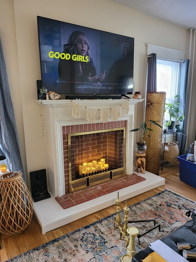 Living room - 724 N 19th St