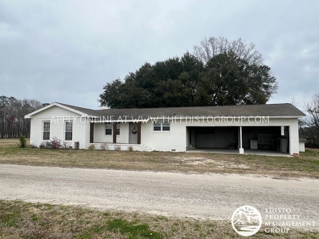 Building Photo - Spacious 2-Bedroom Country Home with Expan...