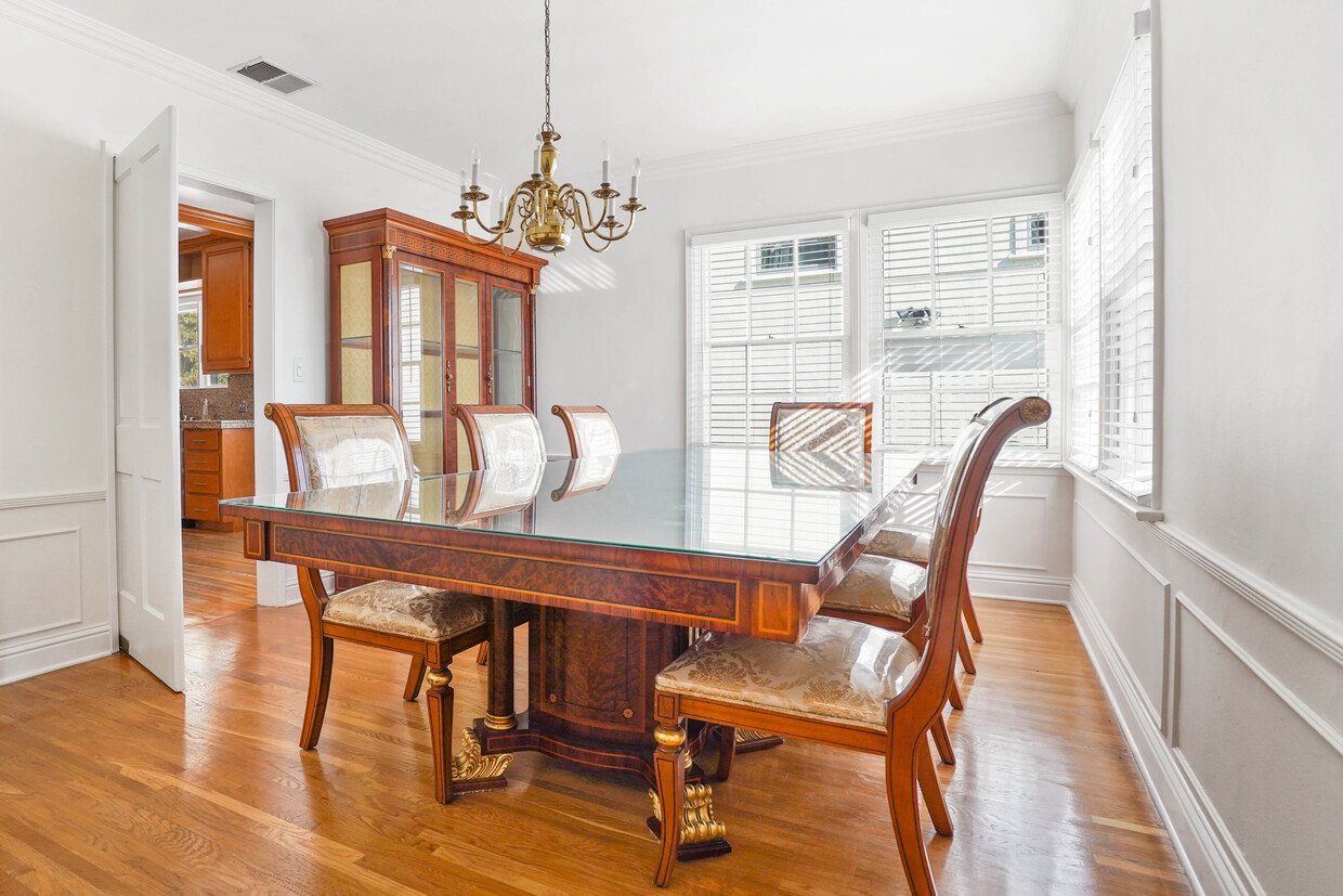 Foto principal - 10575 Holman Ave