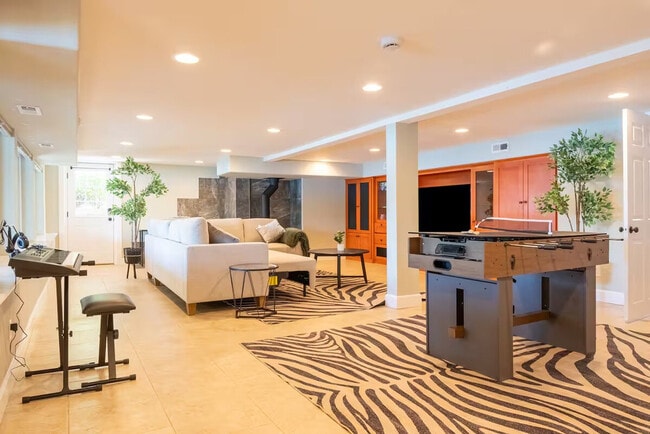 Building Photo - 5627 Illahee Road NE