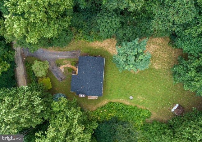 Foto del edificio - 132 Sleepy Hollow Rd