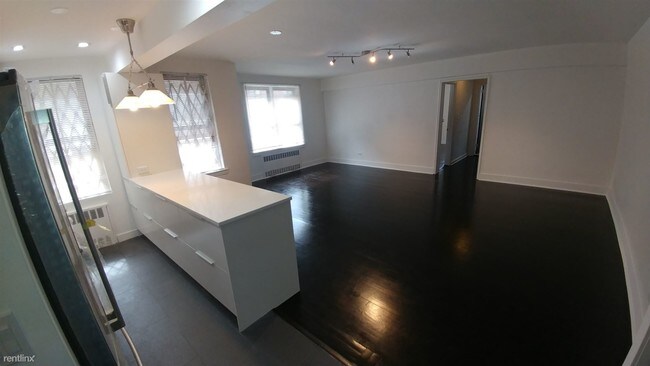 Foto del edificio - 2 br, 1 bath Apartment - 6540 108th St 1B