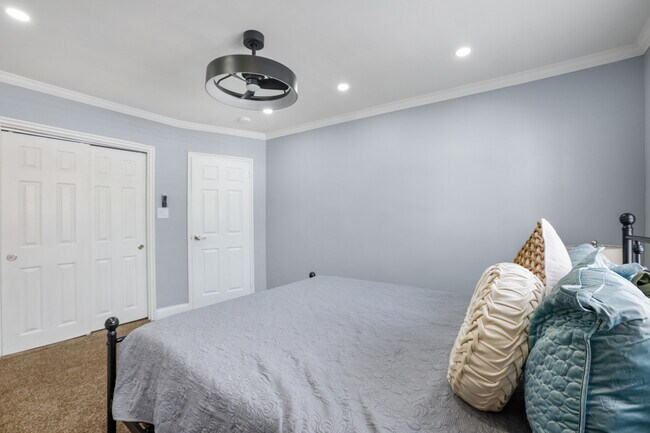 Foto del edificio - 6312 Beach Channel Dr