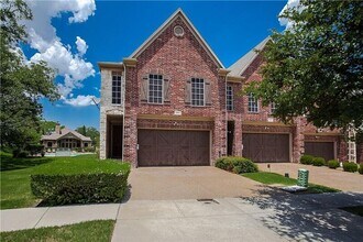 Building Photo - 1004 Colonial Dr