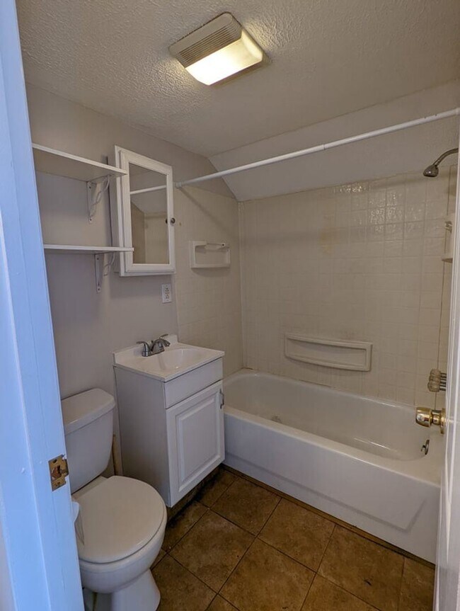 Foto del edificio - 1 br, 1 bath House - 3805 33rd