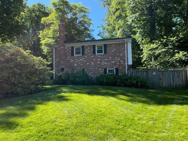 Building Photo - Very well maintained 4BR 2.5BA 4-level split 2 car attached garage and fully fenced yard