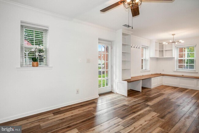 Foto del edificio - 1301 E Abingdon Dr