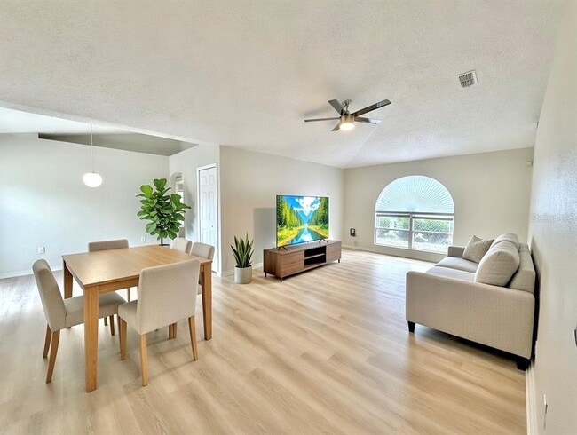 Foto del edificio - 12052 Villa Rd