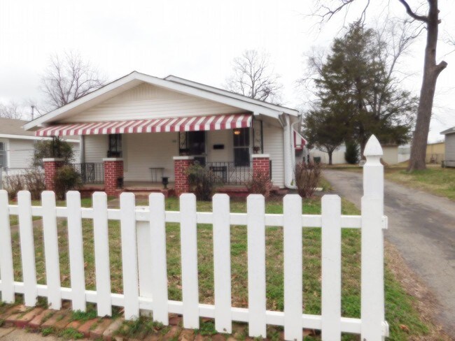 Foto del edificio - 110 Abingdon Ave - Commercial Property