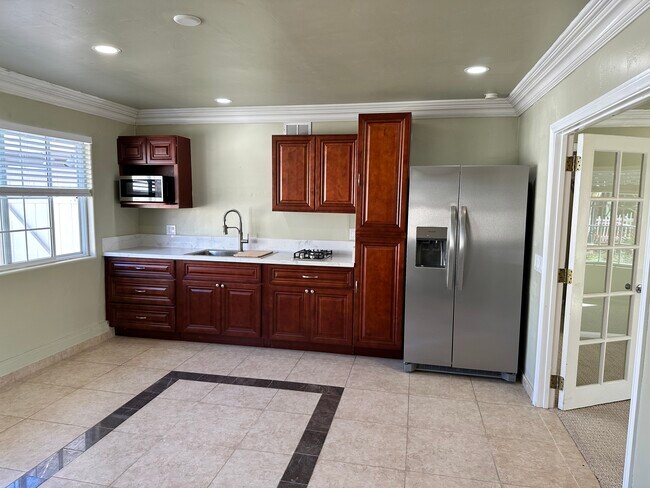 Foto del edificio - 6563 Park Ridge Blvd