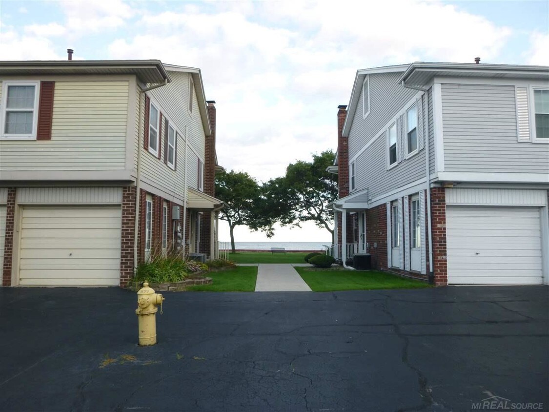 Primary Photo - 26074 N Lake Dr