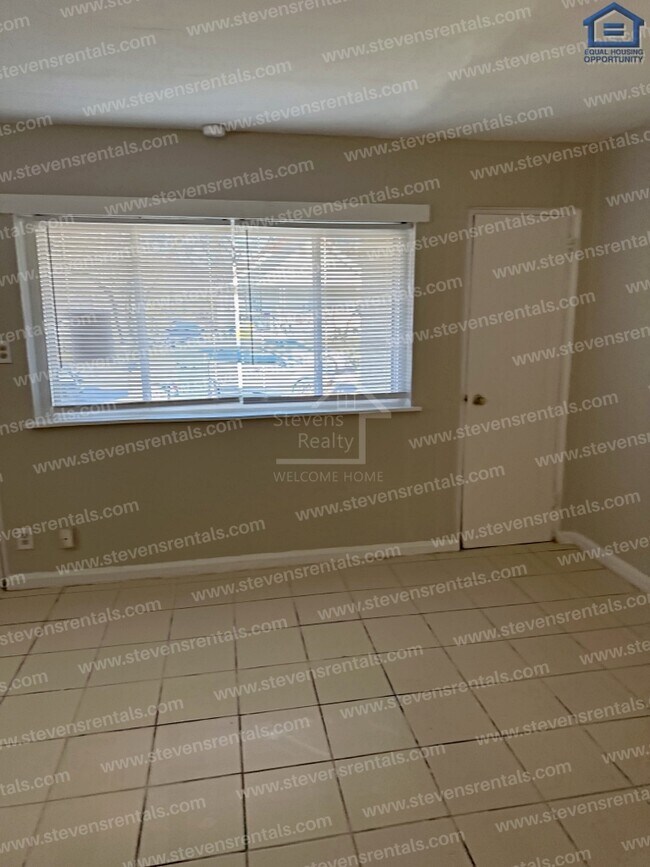 Foto del edificio - Convenient 2-bedroom Duplex