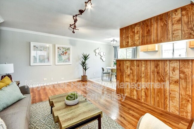 Foto del edificio - 329 Blossom Hill Rd