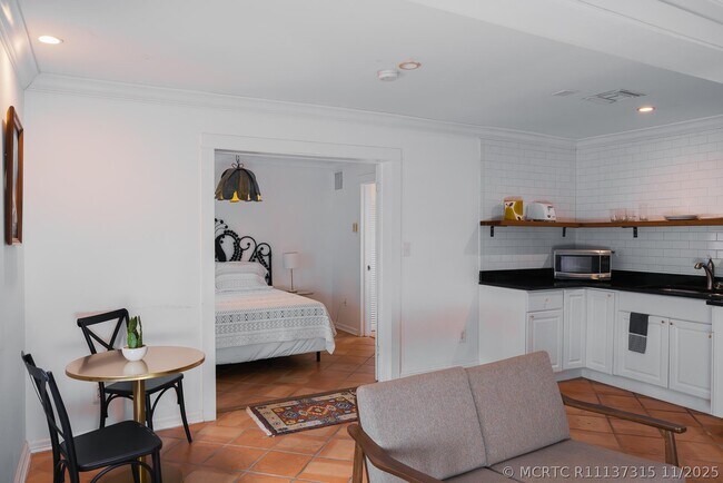 Foto del edificio - 717 Forest Hill Blvd