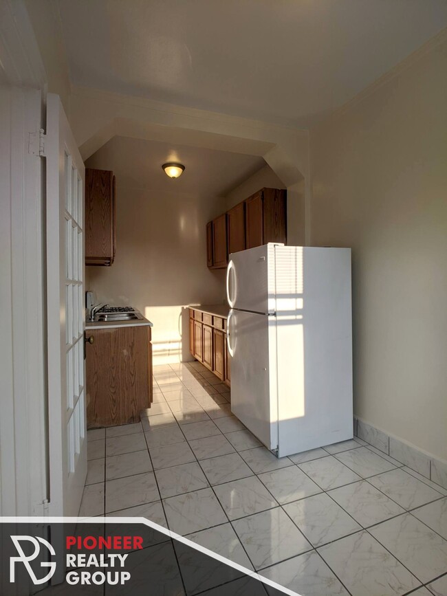 Building Photo - 4846 N Damen Ave