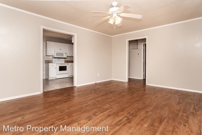 Building Photo - 2 br, 1.5 bath House - 1 Ulverston Dr.