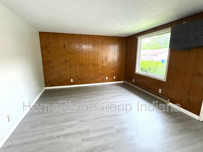 Foto del edificio - 122 Maple Ln