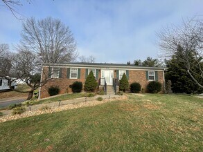 Building Photo - 270 Londonberry Rd