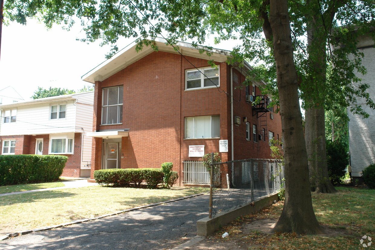 Foto principal - 325 W Jersey Ave