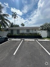 Building Photo - 1037 NE 9th Ave