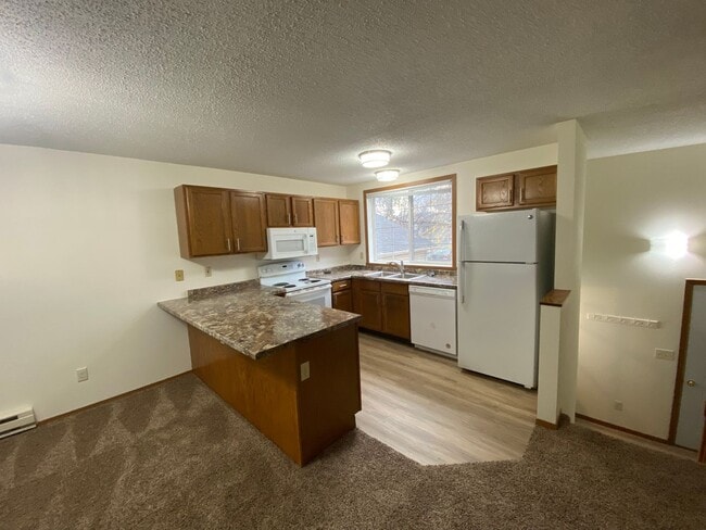Building Photo - 3-Bed, 2-Bath Townhome - 2 Months Free on a 12-Month Lease!