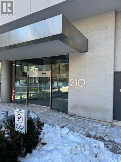 Building Photo - 210 Simcoe St