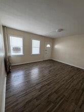 Building Photo - 349 Scott St