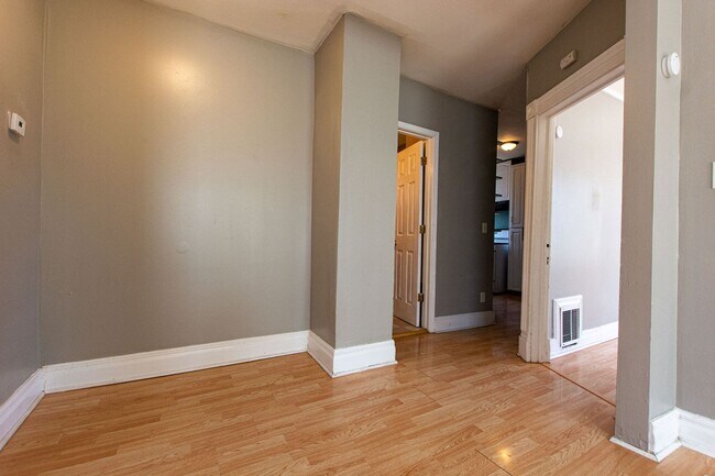 Building Photo - 1113 S 30th Ave