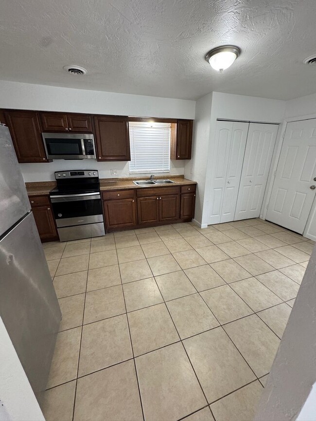 Building Photo - 1643 NE 70th St