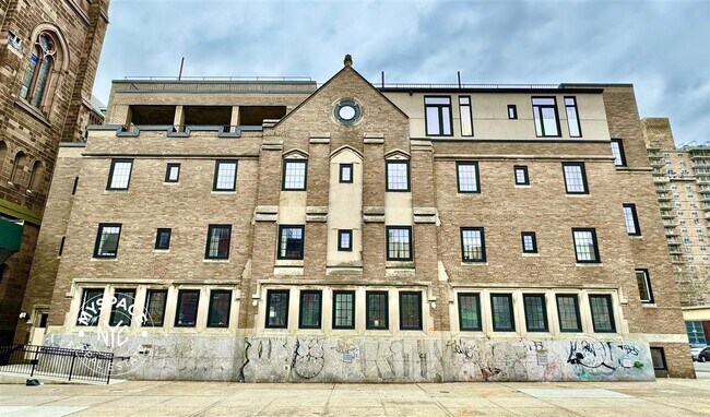 Foto del edificio - 128 Montrose Ave