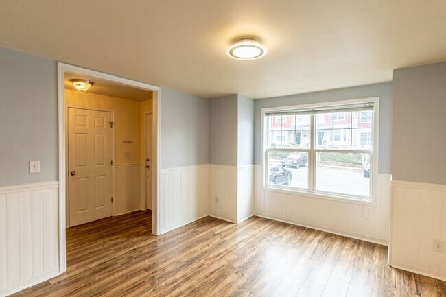 Foto del edificio - 2455 N Berkshire Rd