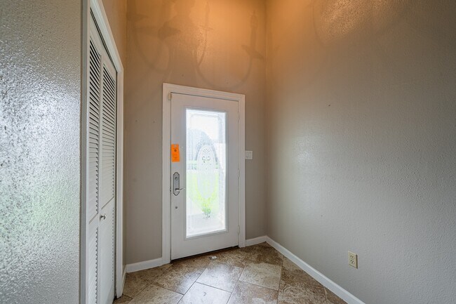 Building Photo - 10422 Gulfstream Ln