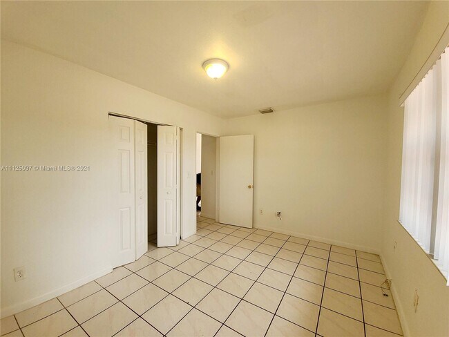 Building Photo - 17337 SW 107th Ave