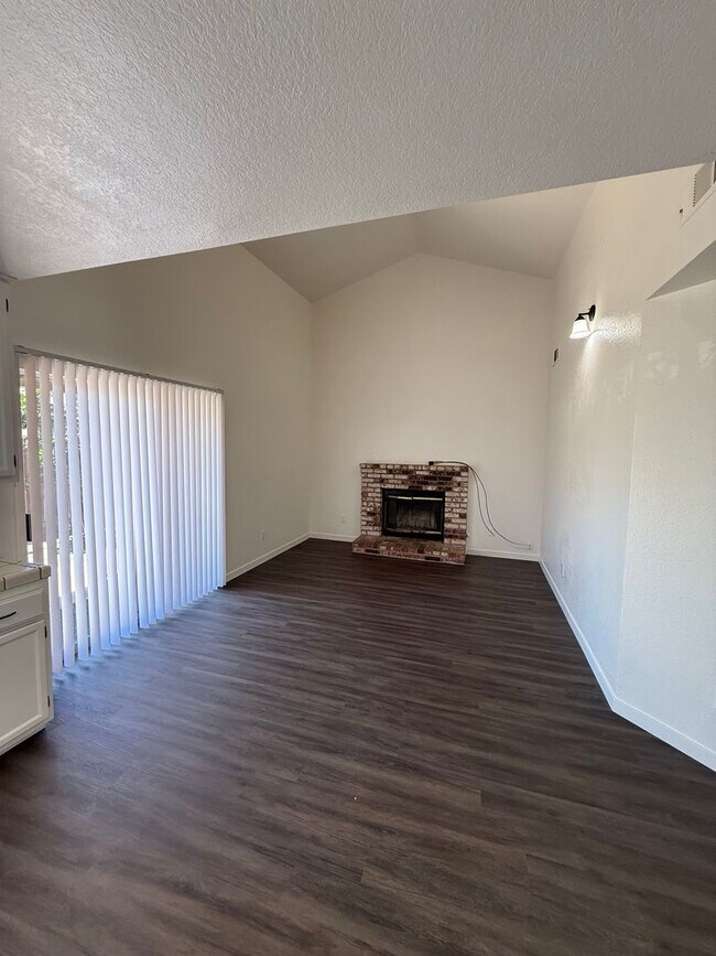 Foto del edificio - Remodeled Home: 4 Bd/ 2.5 Bath Two Story!